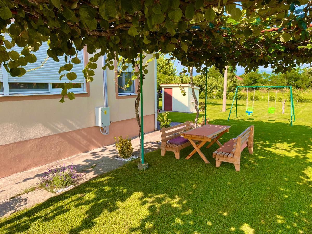 Apartment Helena Airport Podgorica Exterior photo